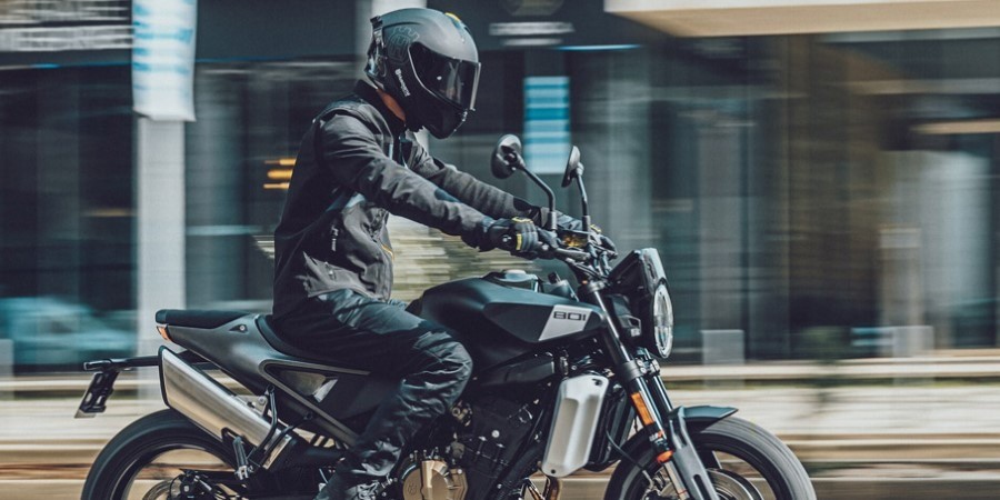 Husqvarna Motorcycles: la sua nuovissima e potente naked, la Svartpilen 801 2024